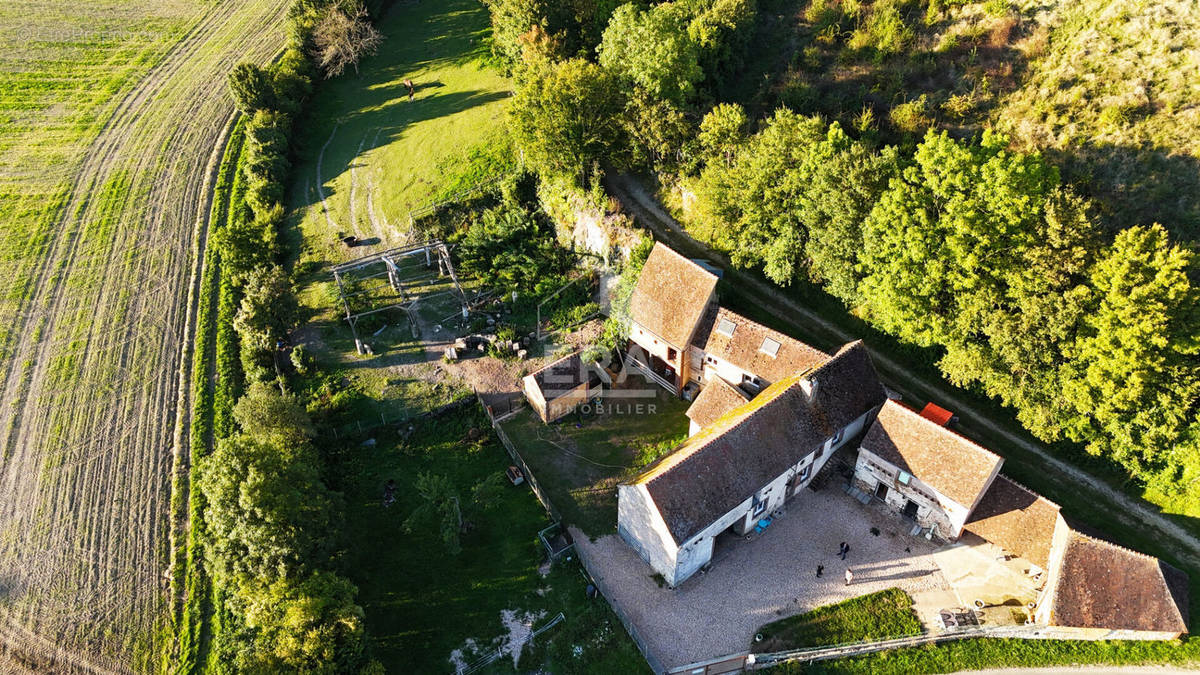 Maison à THIRON-GARDAIS