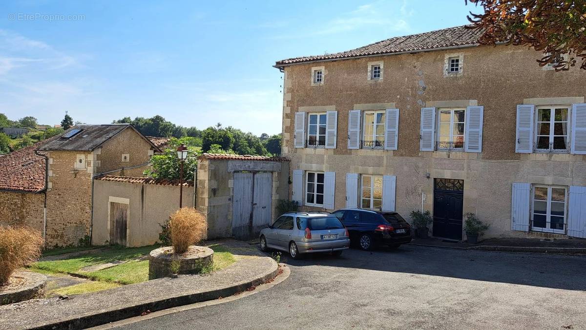 Maison à CHARROUX