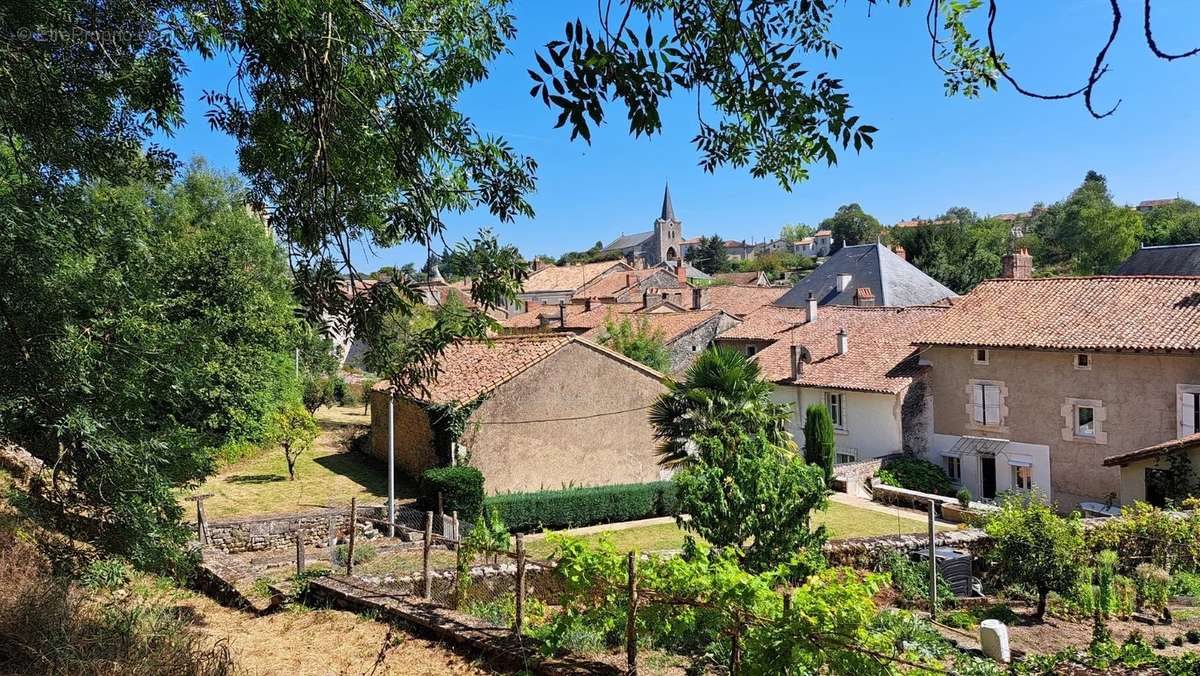 Maison à CHARROUX