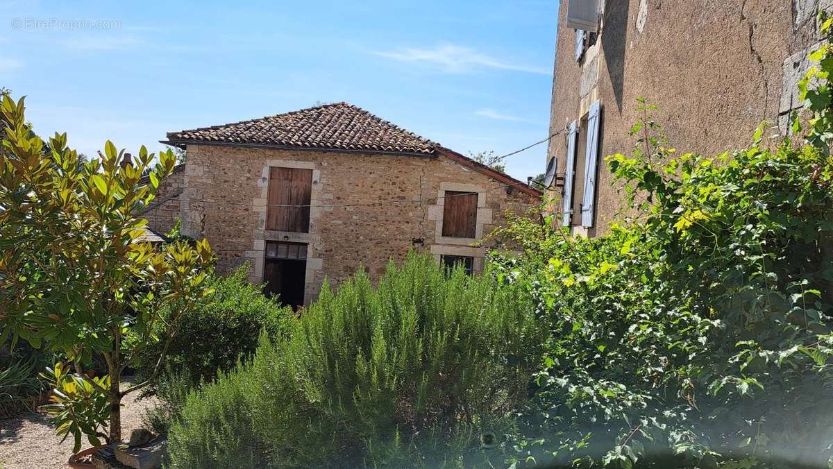 Maison à CHARROUX