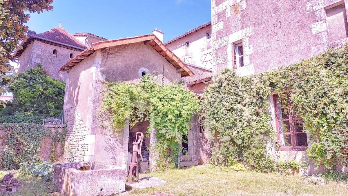 Maison à CHARROUX