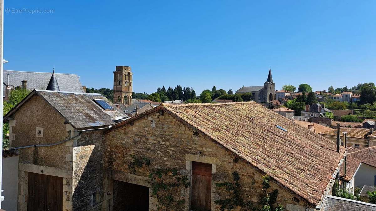 Maison à CHARROUX