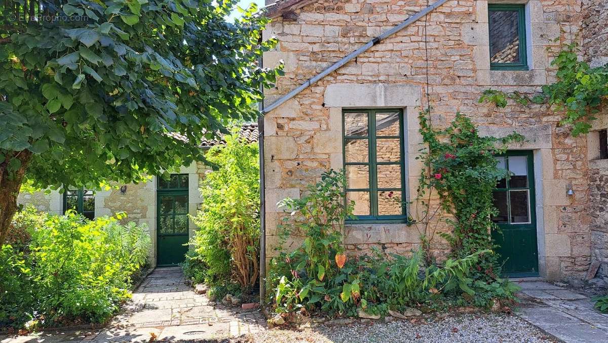 Maison à CHARROUX