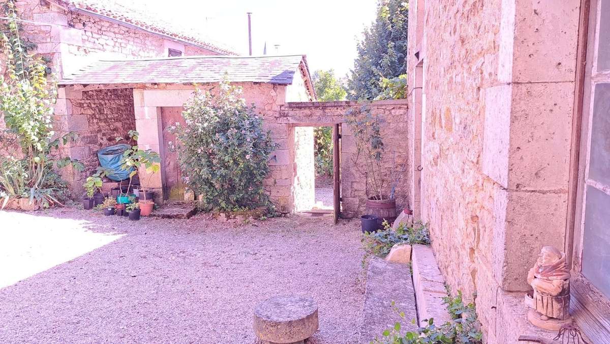 Maison à CHARROUX