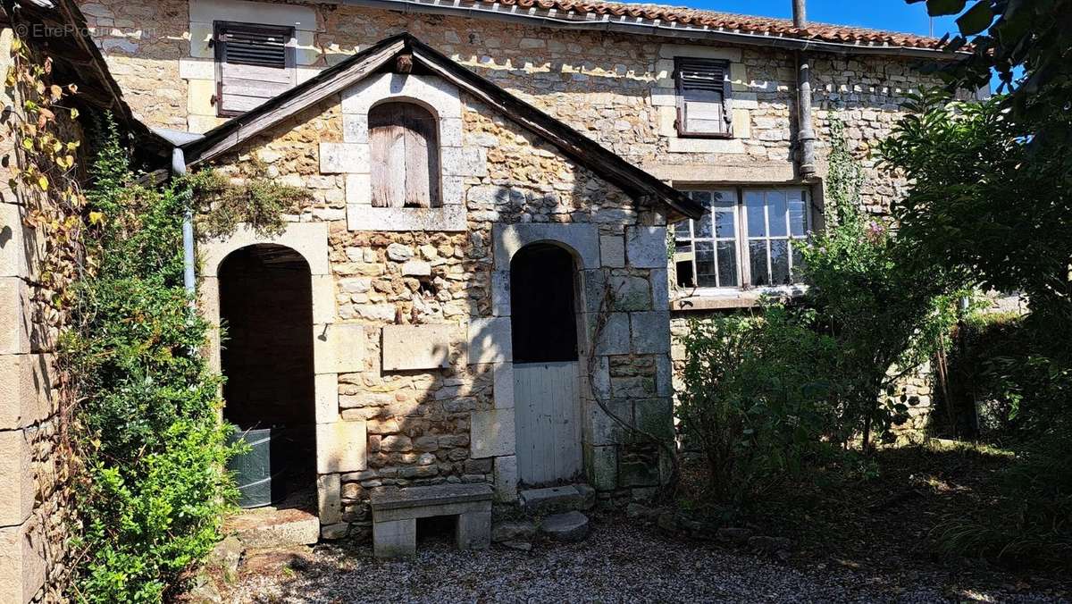 Maison à CHARROUX