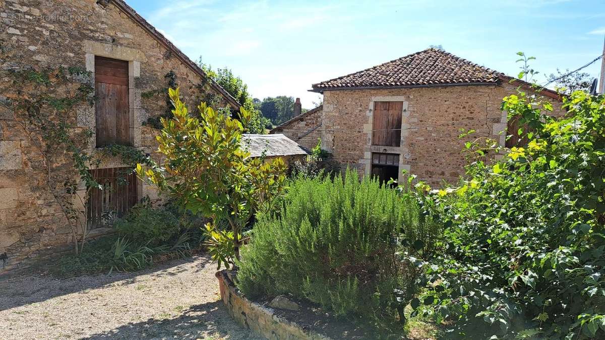 Maison à CHARROUX