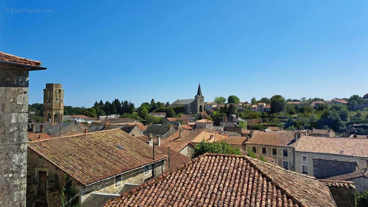 Maison à CHARROUX