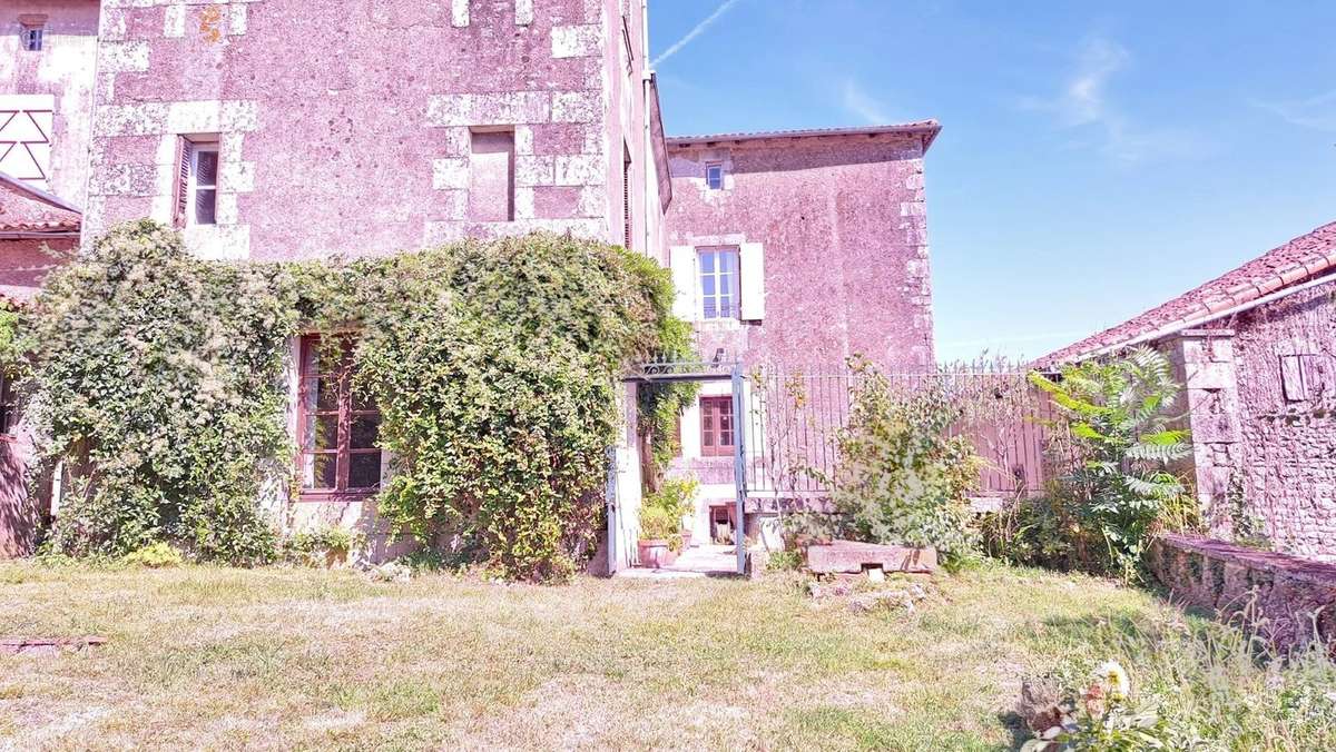 Maison à CHARROUX