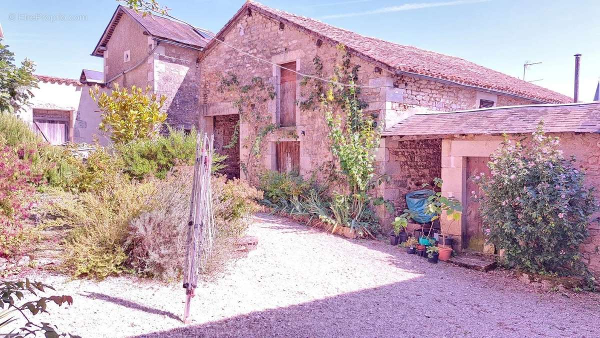 Maison à CHARROUX