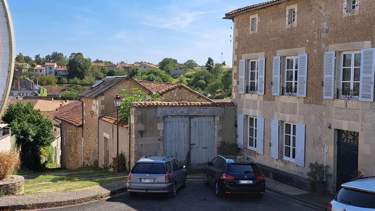 Maison à CHARROUX