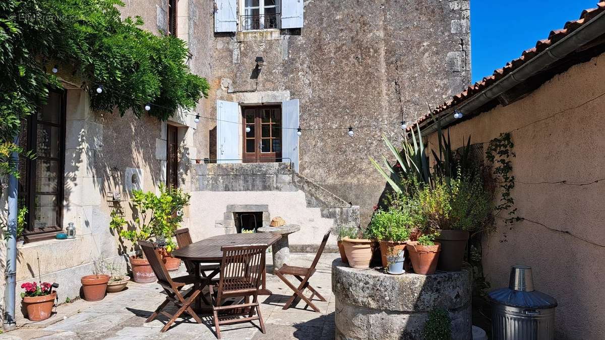 Maison à CHARROUX