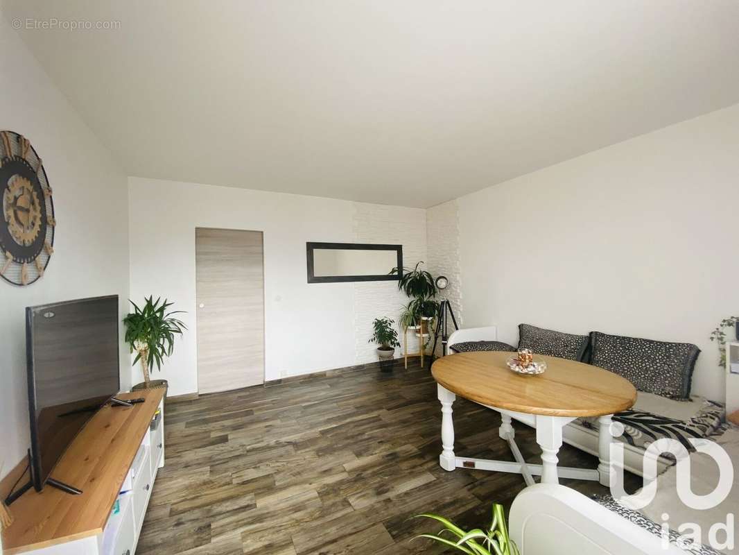 Photo 2 - Appartement à SAINT-FARGEAU-PONTHIERRY