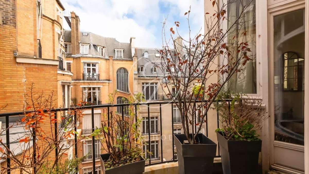 Appartement à PARIS-16E