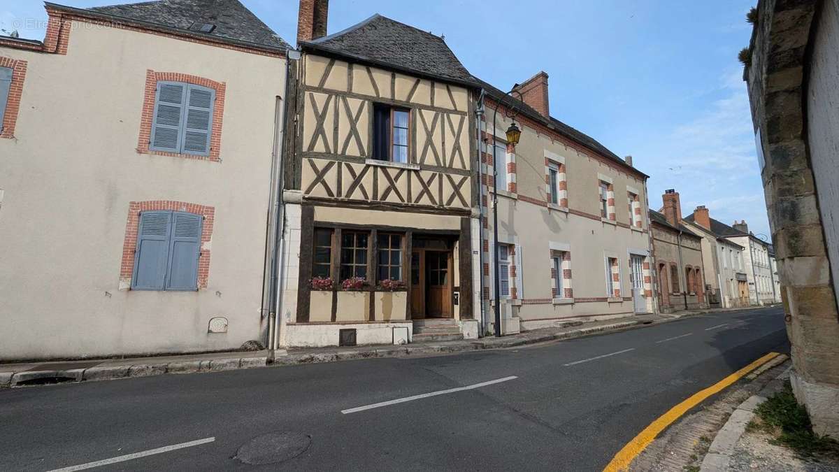 Maison à LA CHAPELLE-D&#039;ANGILLON