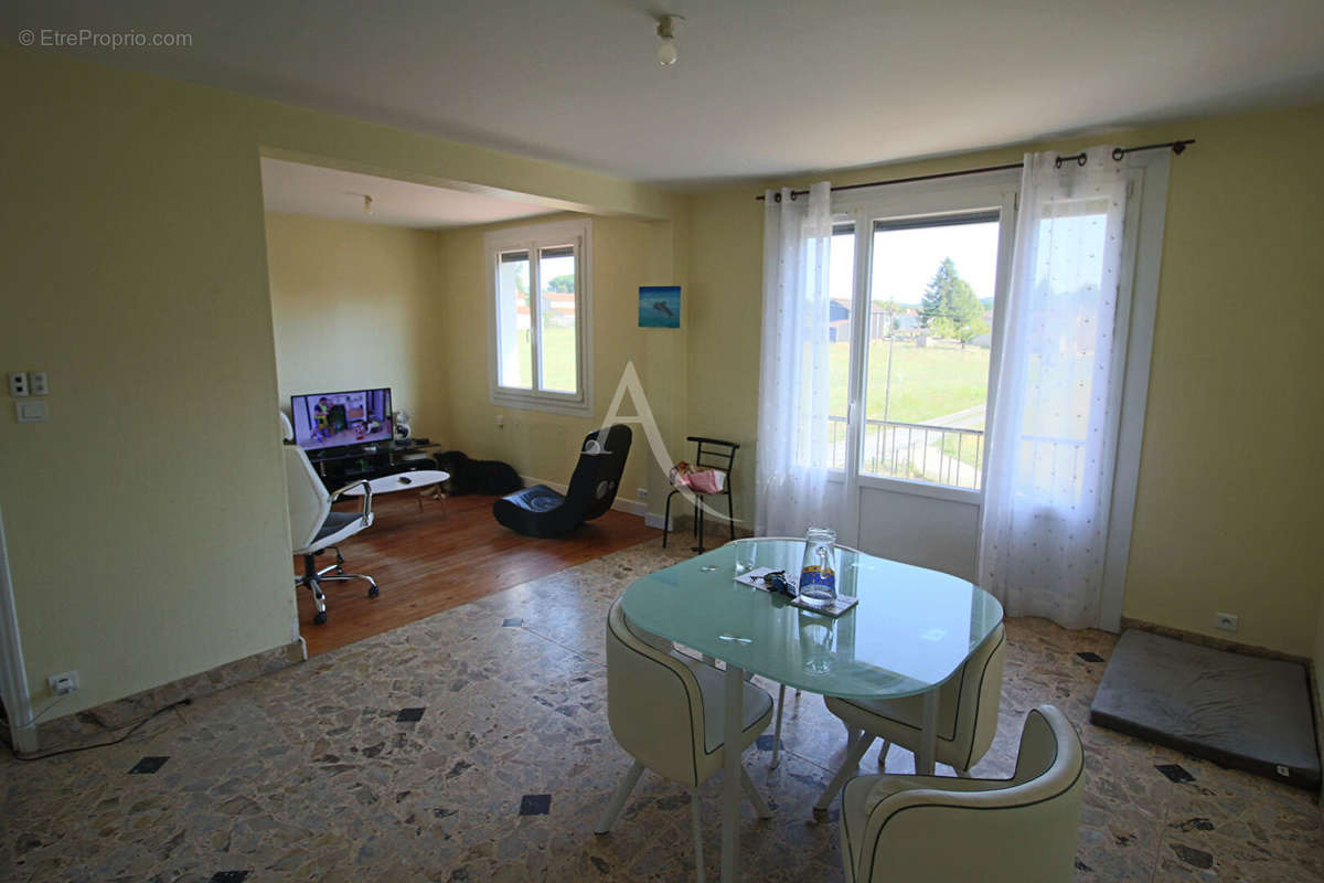 Appartement à PRAYSSAC