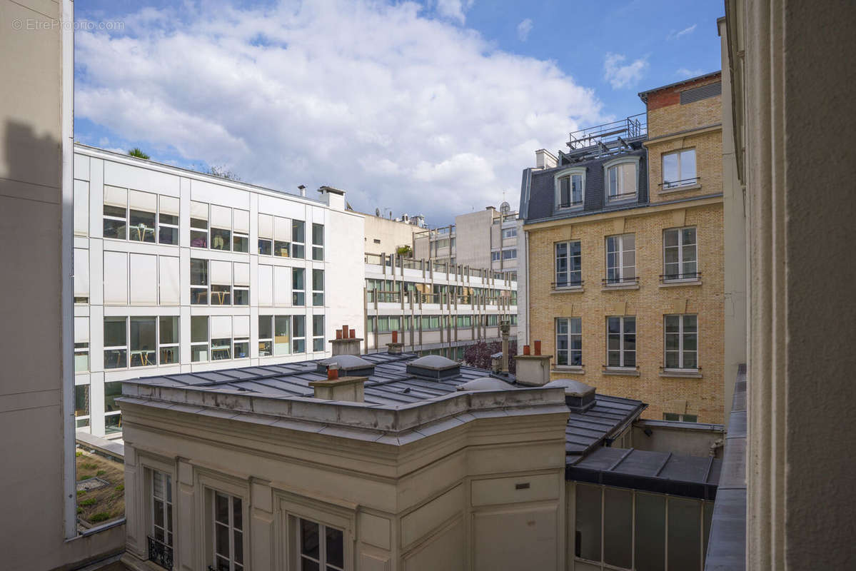 Appartement à PARIS-8E