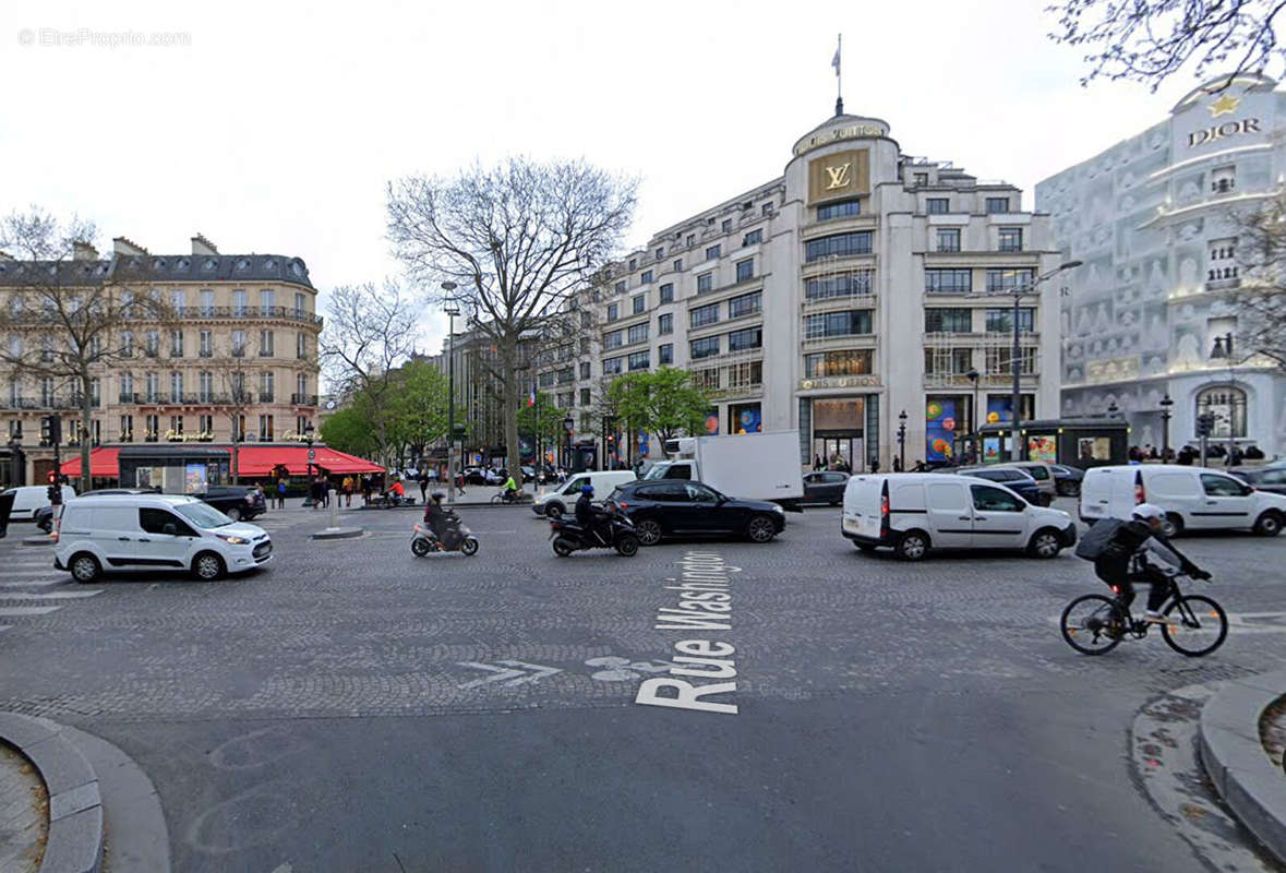 Appartement à PARIS-8E