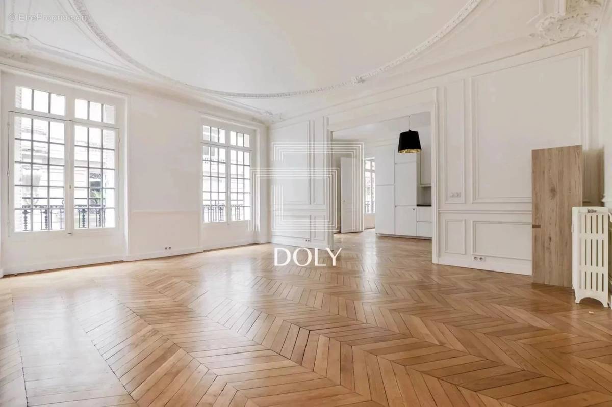 Appartement à NEUILLY-SUR-SEINE