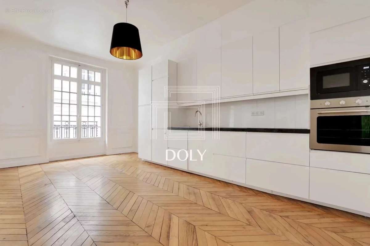 Appartement à NEUILLY-SUR-SEINE