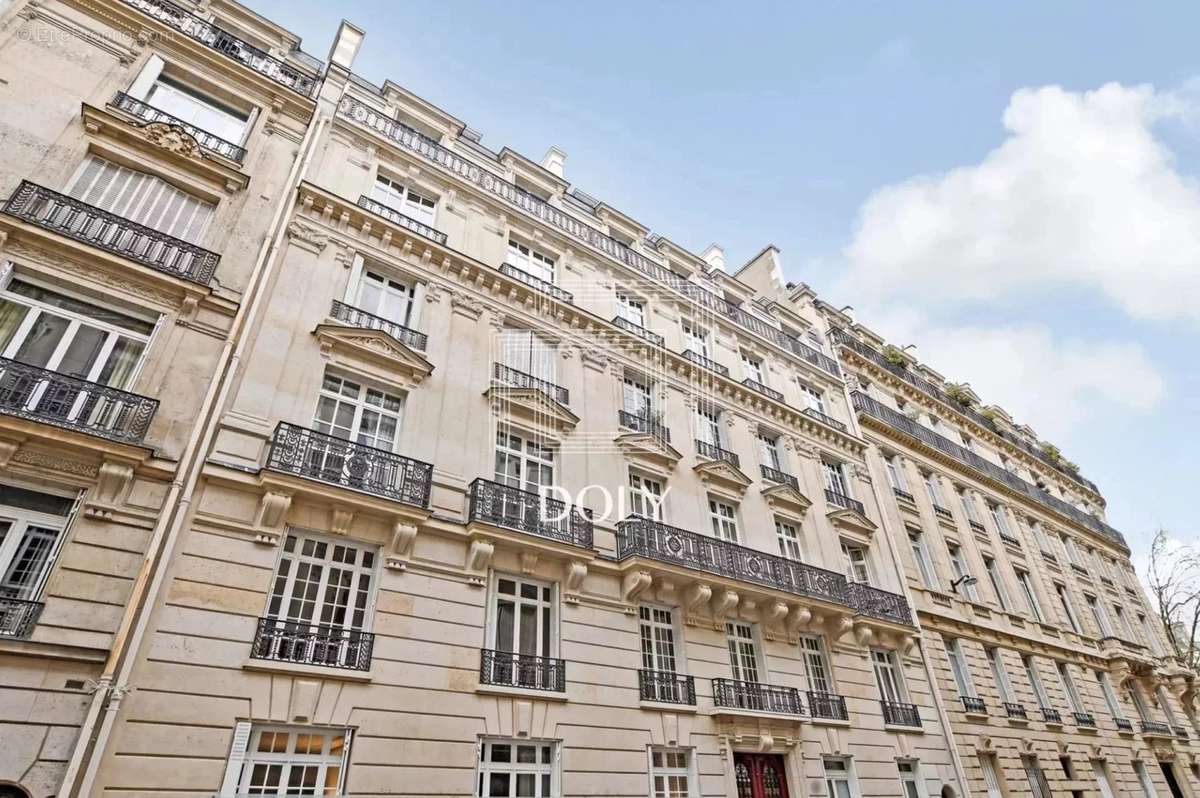 Appartement à NEUILLY-SUR-SEINE