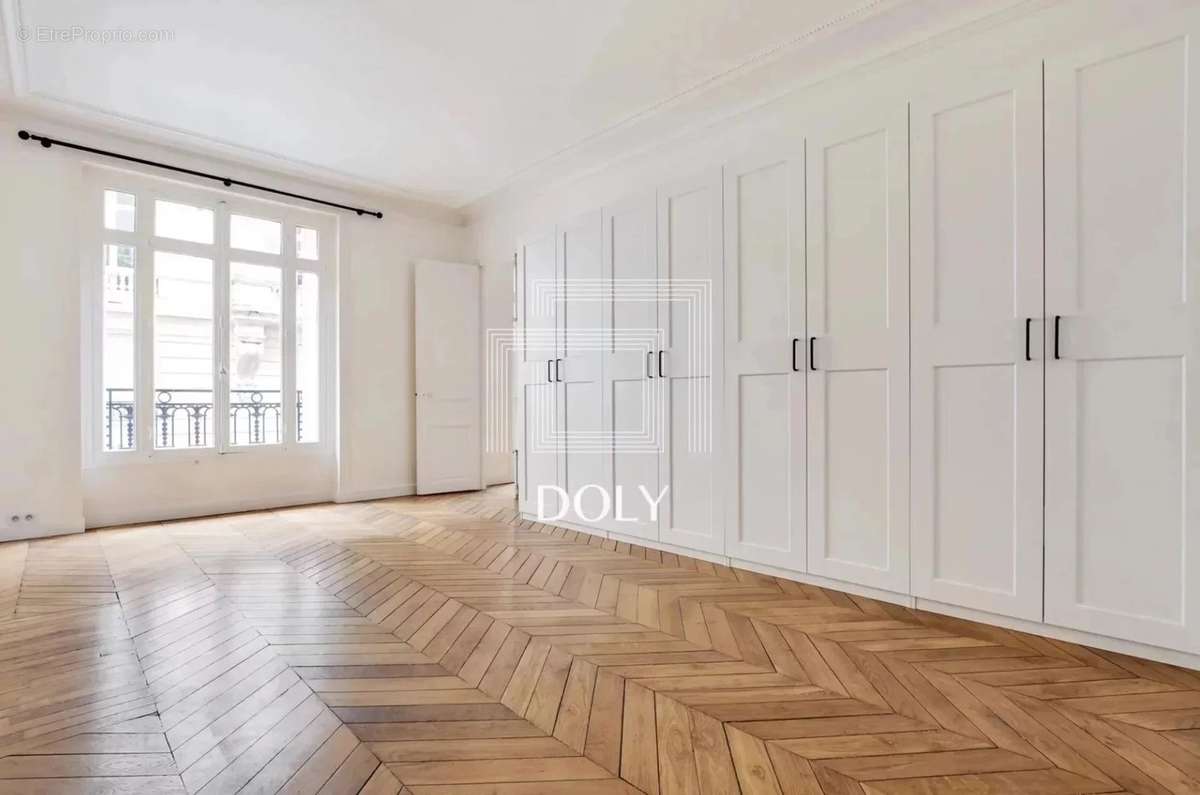 Appartement à NEUILLY-SUR-SEINE