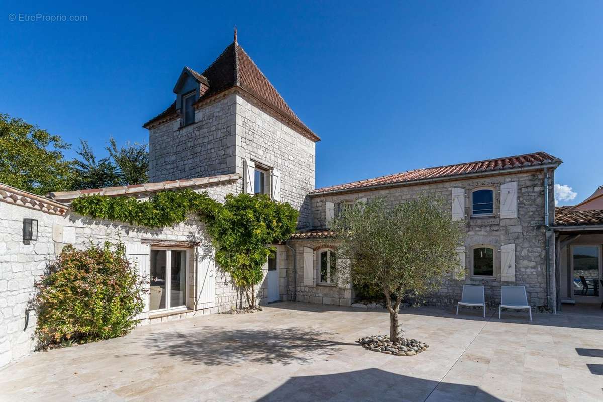 Maison à MONTAIGU-DE-QUERCY