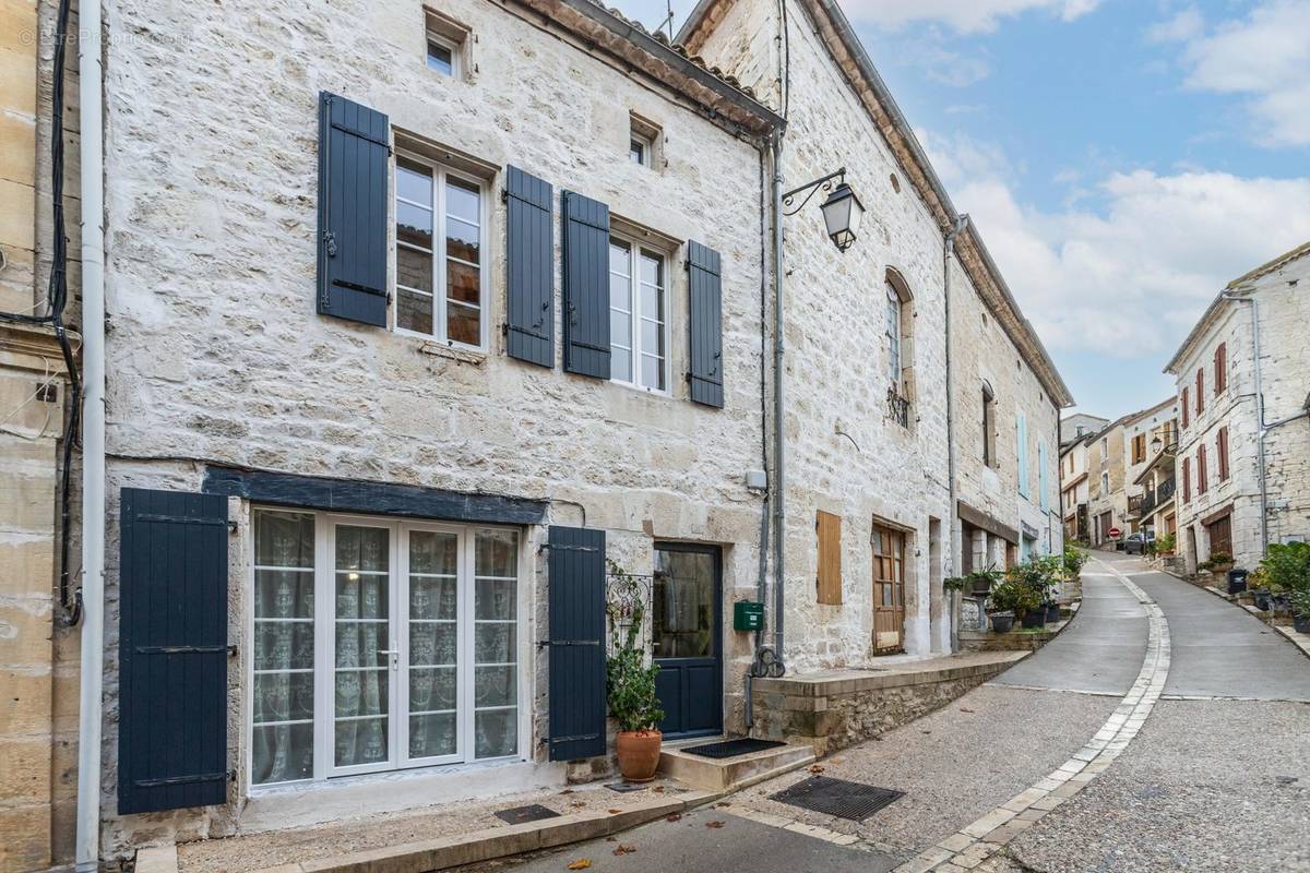 Maison à MONTAIGU-DE-QUERCY