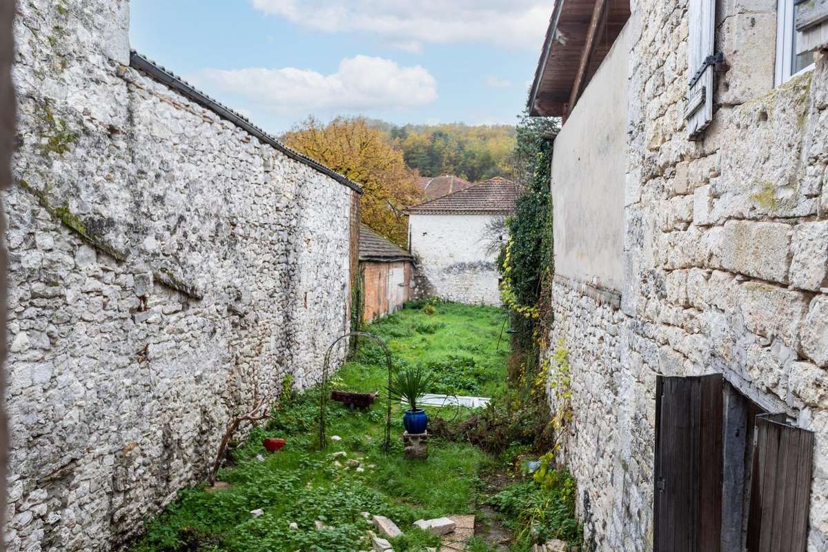 Maison à MONTAIGU-DE-QUERCY