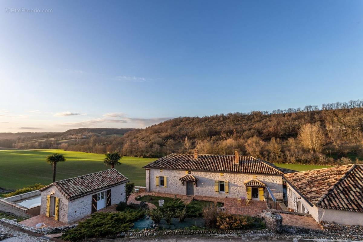 Maison à MONTAIGU-DE-QUERCY