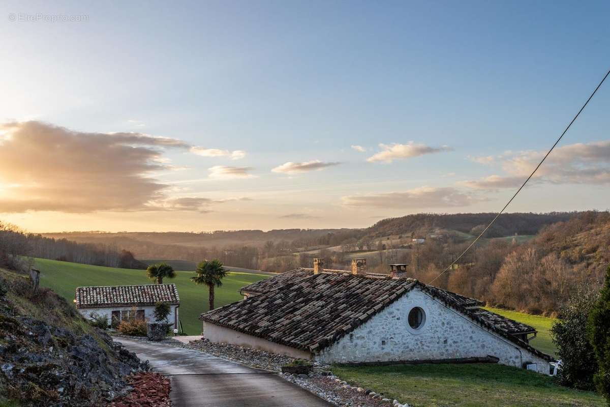 Maison à MONTAIGU-DE-QUERCY