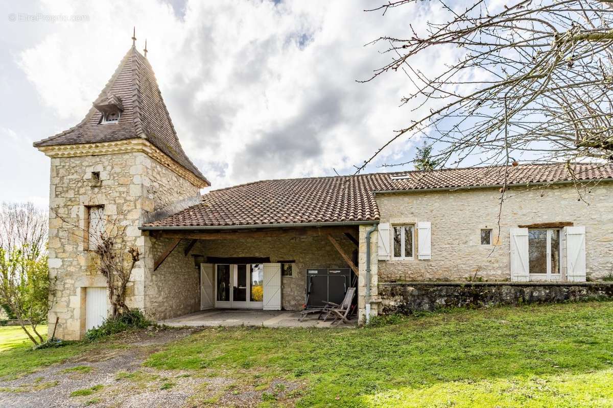 Maison à BEAUVILLE