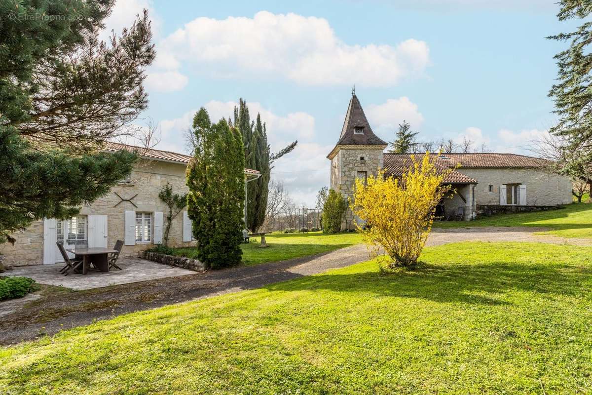 Maison à BEAUVILLE