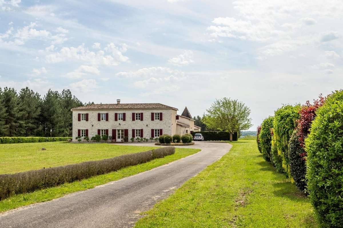 Maison à MONTAIGU-DE-QUERCY