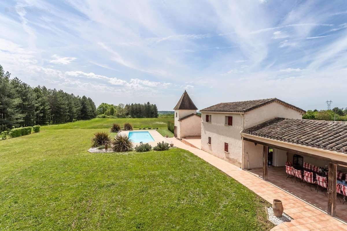 Maison à MONTAIGU-DE-QUERCY