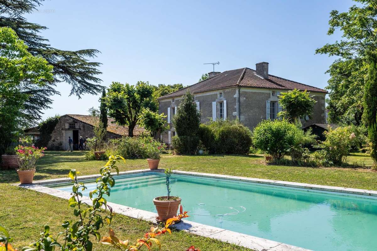 Maison à MONTAIGU-DE-QUERCY