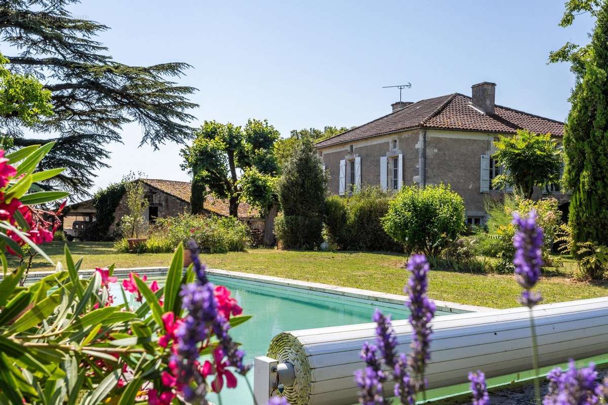 Maison à MONTAIGU-DE-QUERCY