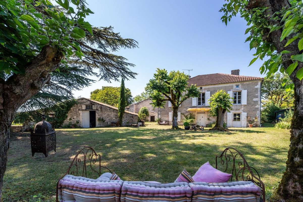 Maison à MONTAIGU-DE-QUERCY