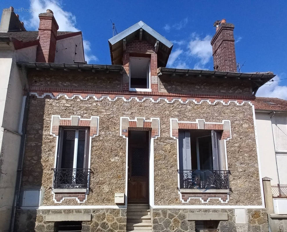 Maison à REBAIS