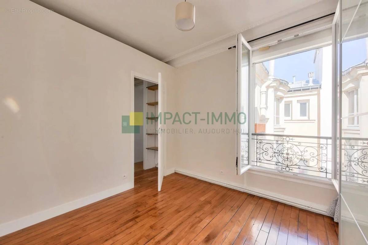 Appartement à COURBEVOIE