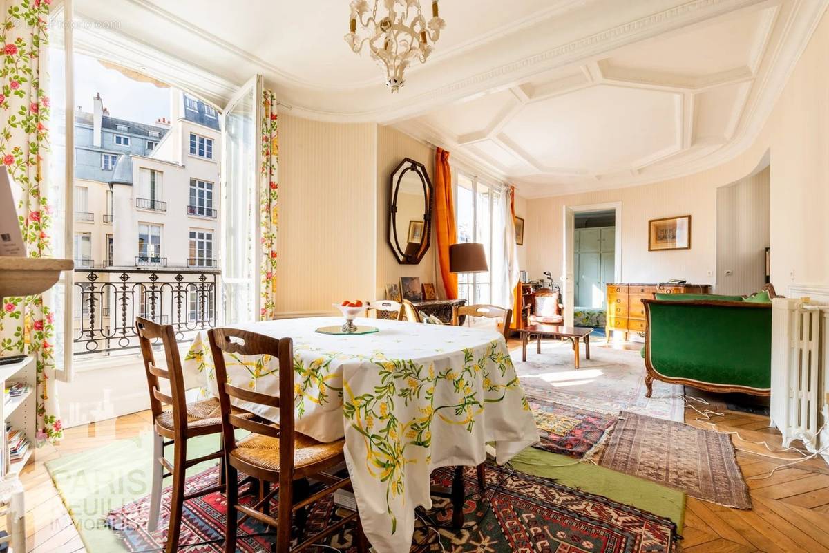 Appartement à PARIS-16E