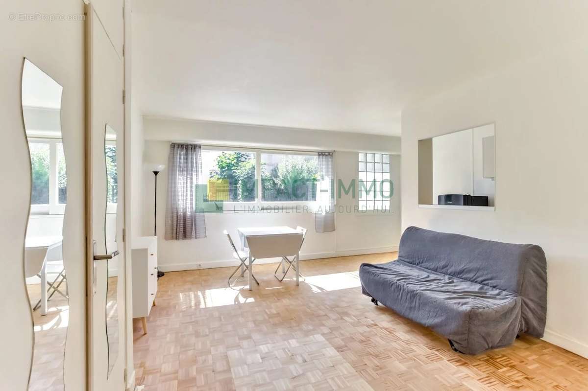 Appartement à COURBEVOIE