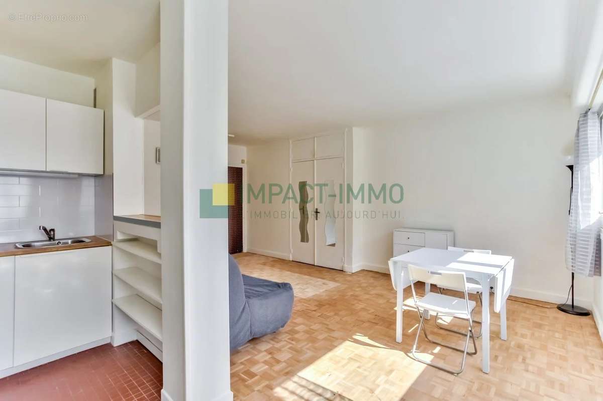 Appartement à COURBEVOIE