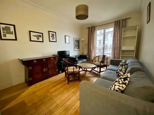 Appartement à PARIS-14E