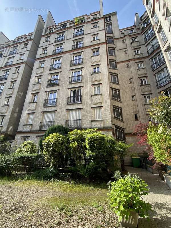 Appartement à PARIS-14E