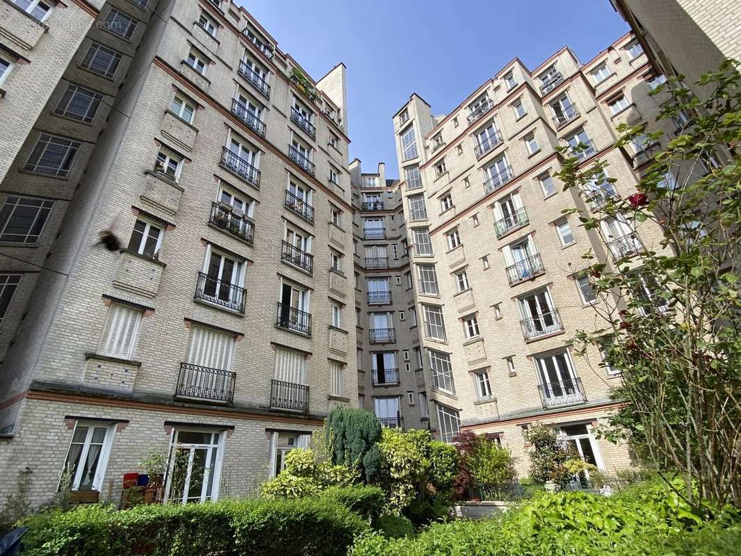 Appartement à PARIS-14E