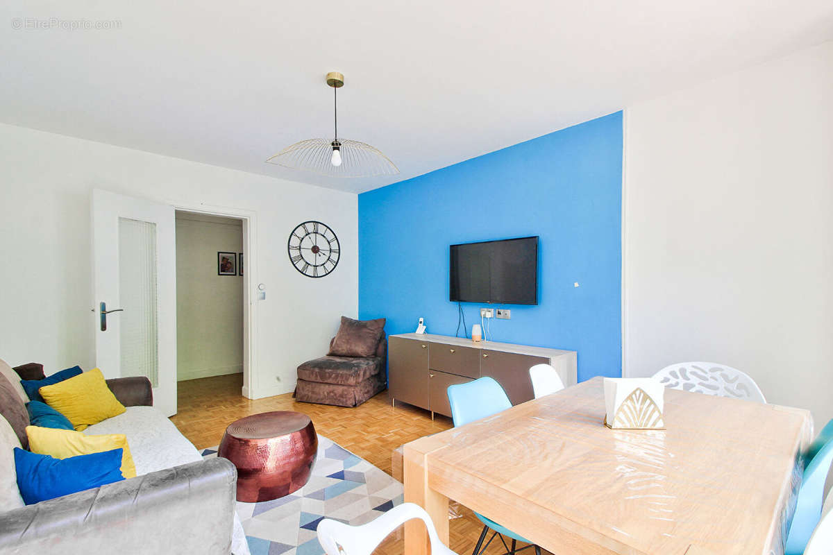 Appartement à COURBEVOIE