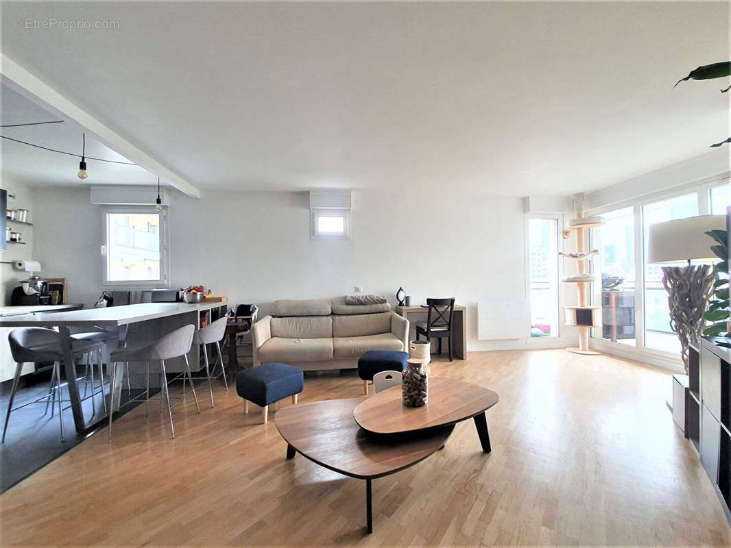 Appartement à COURBEVOIE