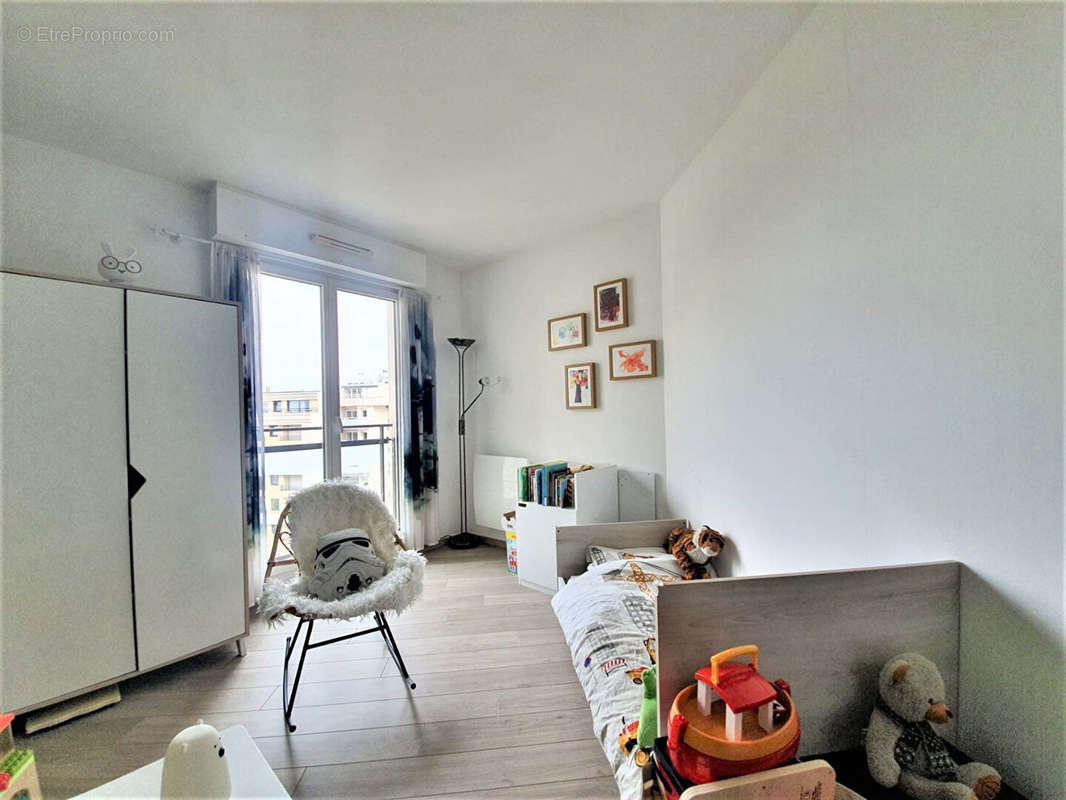 Appartement à COURBEVOIE