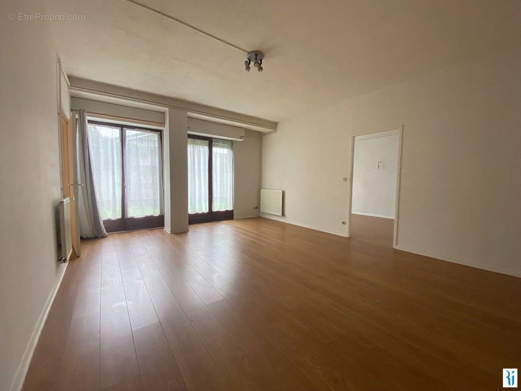 Appartement à SAINT-ETIENNE-DU-ROUVRAY