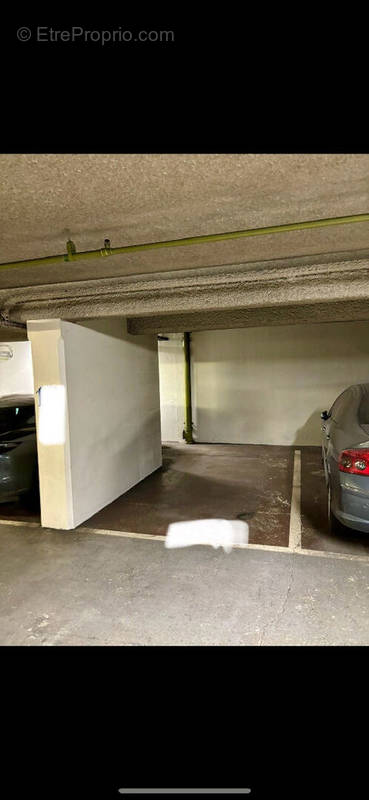 Parking à PARIS-3E